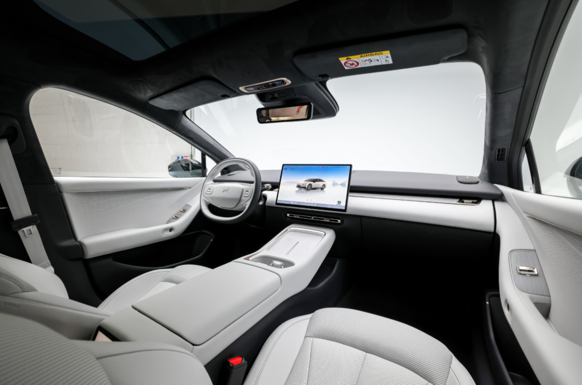 P7+ intérieur blanc