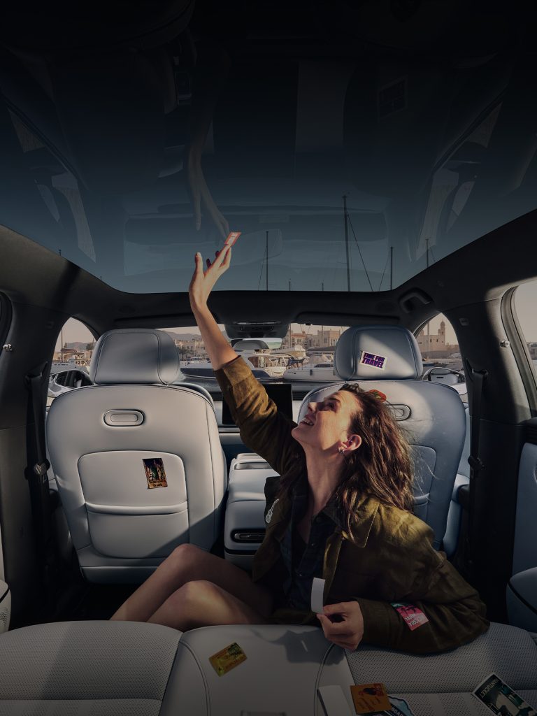Clean_Dual SilverÔÇæPlated Panoramic Roof