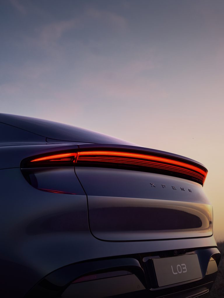 Clean_Full-Width Star-Ring Taillights
